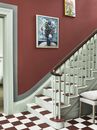 Metamorfoza domu na wejściu - malujemy hol i schody w kontrastowych barwach 
